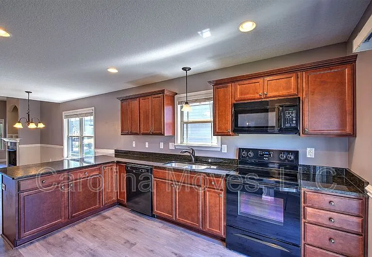 415 Aniken Cir — Photo 12