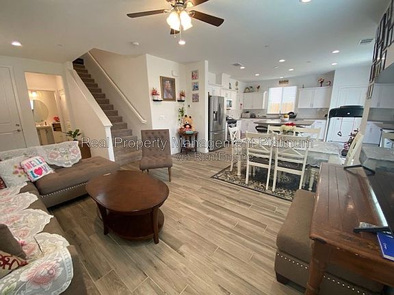 2nd image of 807 Descanso Ave