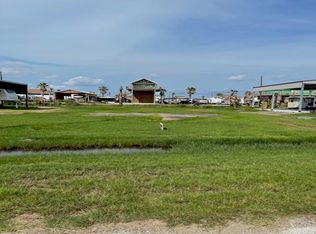 1216 N Monkhouse Dr, Crystal Beach, TX 77650