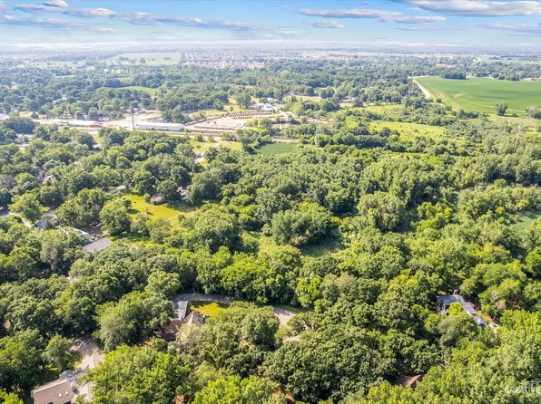 14 Hunter Ln, Bristol, IL 60512