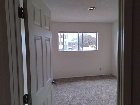 2nd image of 1363 Taft St