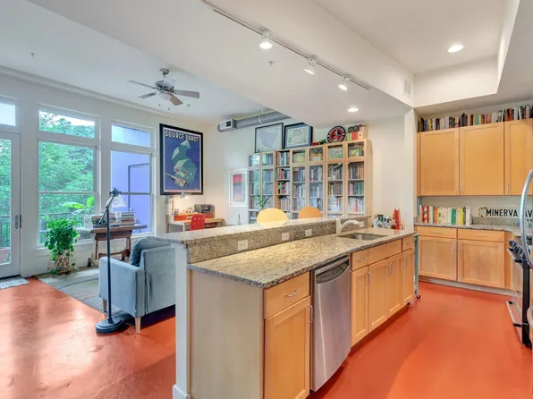 202 Douglas Ave APT 2E, Charlottesville, VA 22902