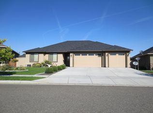 1129 N Oklahoma Pl, Kennewick, WA 99336