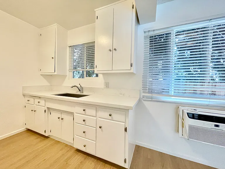 934 N Gardner St #8 — Photo 9