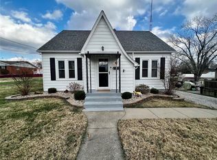 223 S West St, Perryville, MO 63775