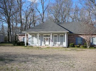 125 Woodstone Dr, Vicksburg, MS 39183