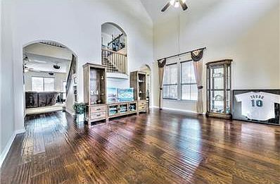 4th image of 1133 Twin Estates Dr
