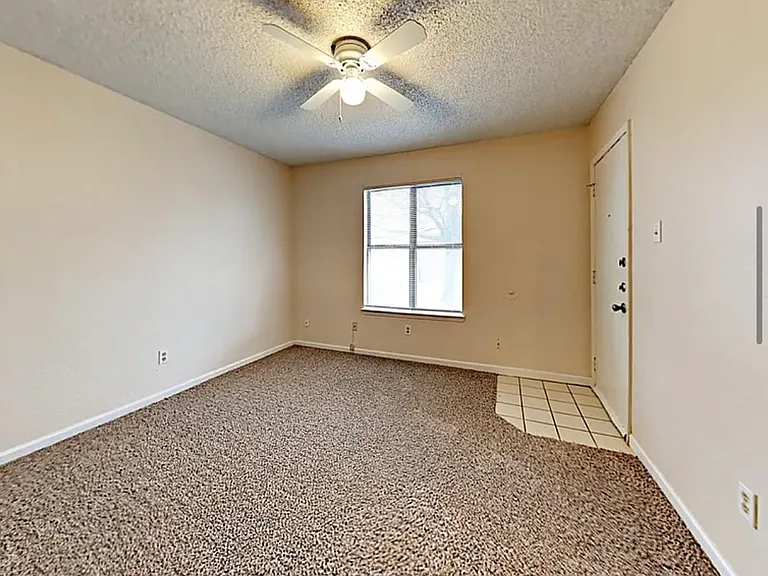 1101 Suburban Dr — Photo 9