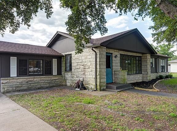 4th image of 304 S Johnson Ave