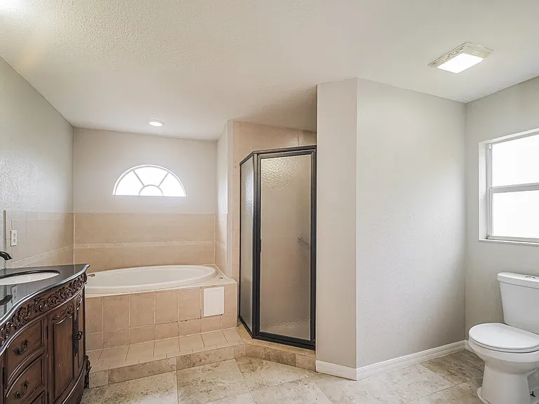 433 SW 6th St — Photo 11