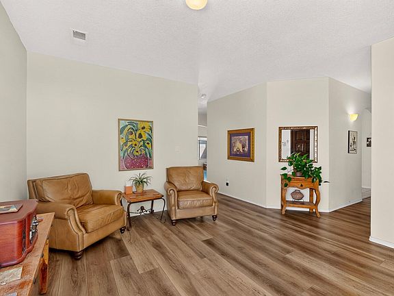 5th image of 6819 Glenturret Way NE