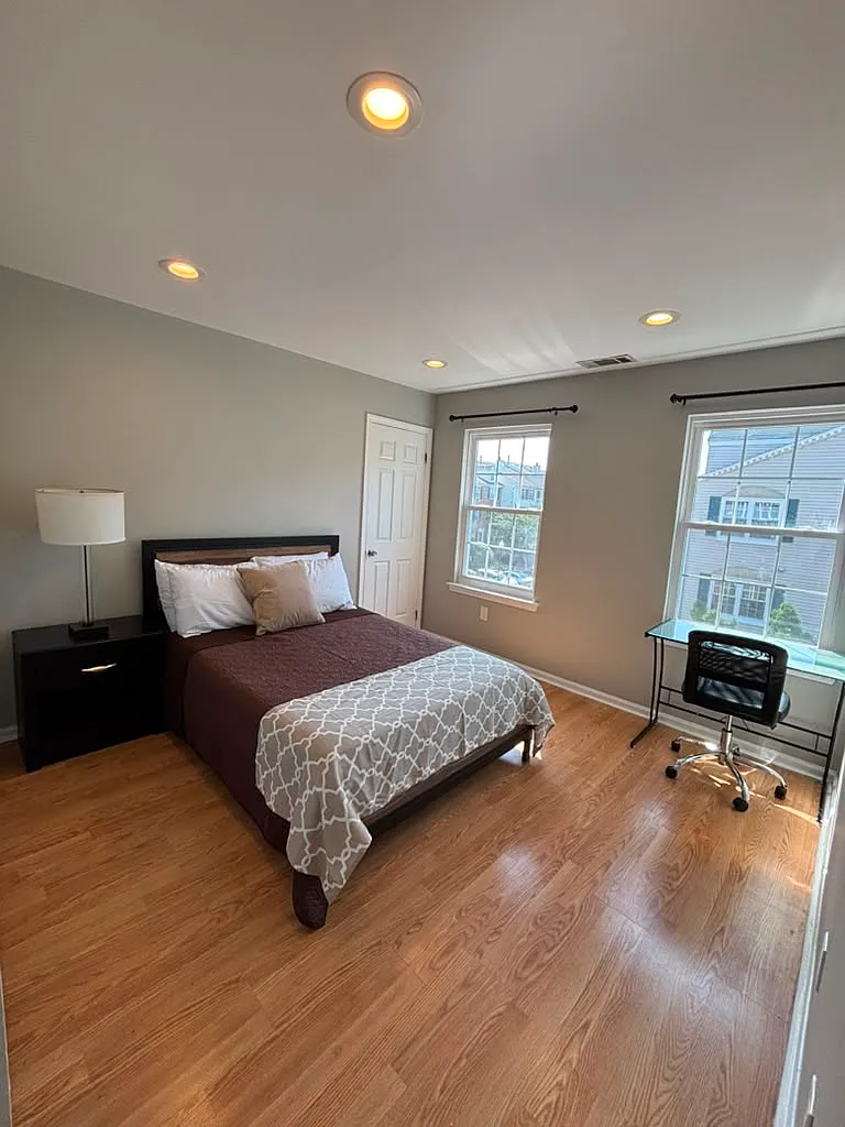 4 Rutgers Drive (P2 | T1 Premier) - 4 -Standard Hallway — Photo 2