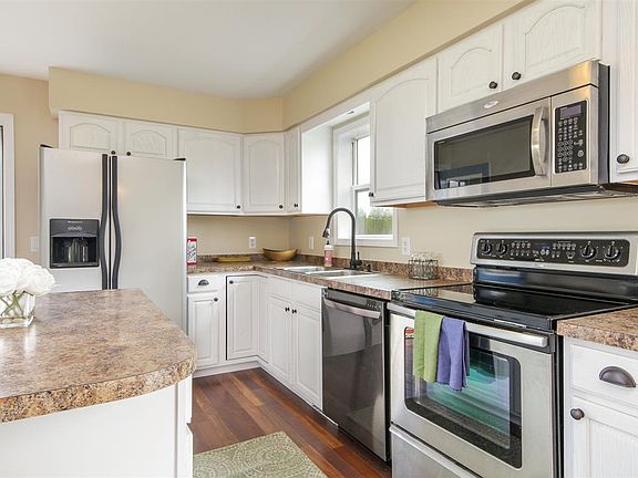 3rd image of 3697 Lakeview Drive