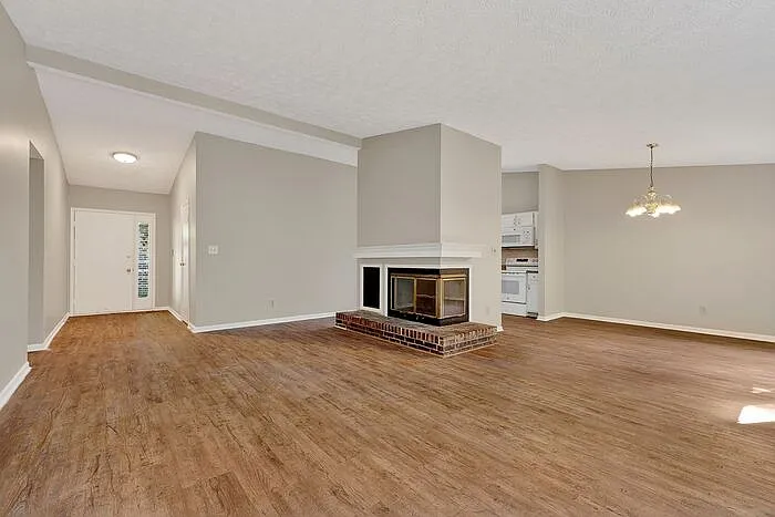 8134 Old Prairie Ct — Photo 4