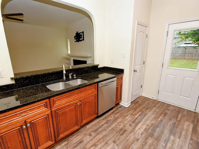 4115 Franklin St — Photo 34