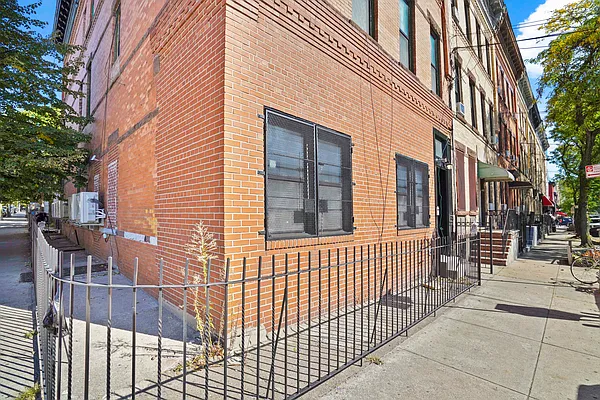 Rented by Crifasi Real Estate | media 23