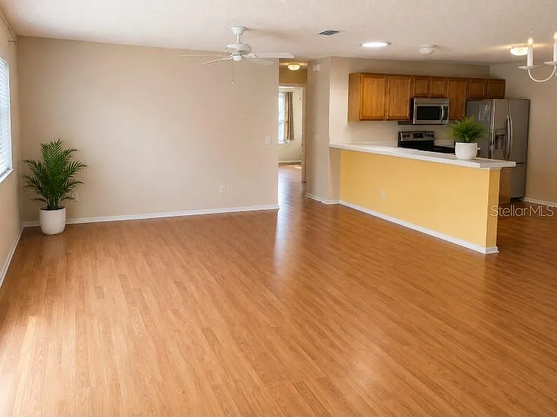 3 bed, 2.0 bath, 1156 sqft, $1,900 — Photo 4