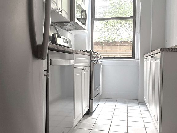 5th image of 405 E 54th St #1O