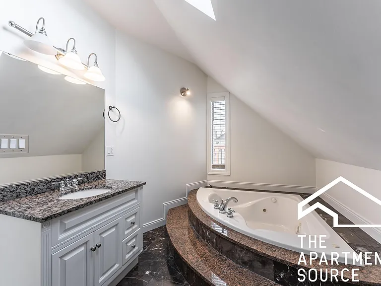 2522 N Artesian Ave — Photo 14