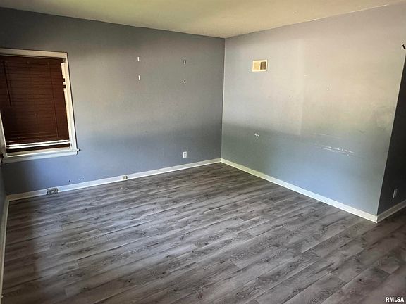 3rd image of 2039 N Gale Ave