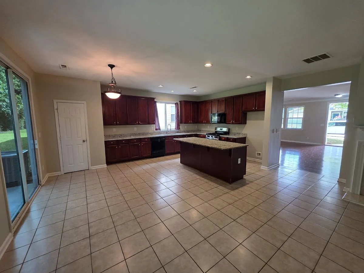 46 Brookview Dr in Newnan, GA 30265 — Photo 4