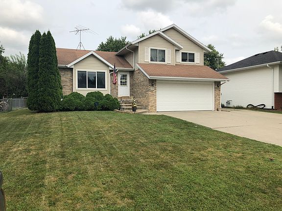 2nd image of 207 Beverly Cir