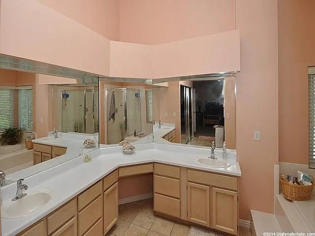 425 E Crown Pointe Dr — Photo 16