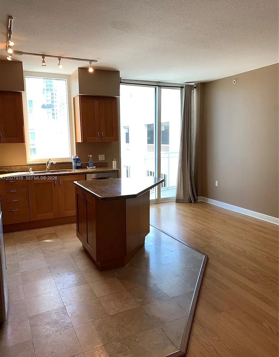 2 bed, 1425 sqft, $3,000 — Photo 1