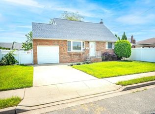 166 N 4th St, Bethpage, NY 11714