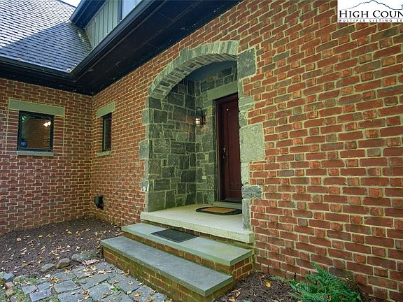5th image of 572 Stonegate Lane