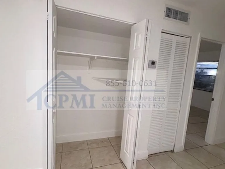 1095 W 77 St Hialeah, FL 33014 — Photo 32