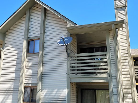 2nd image of 2981 Horseshoe Bend Dr APT D