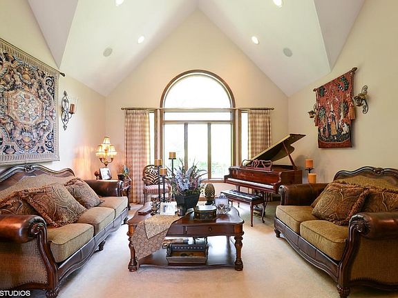 03_1805Gibson_1_LivingRoom_HiRes