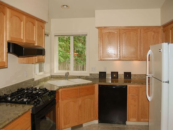 4th image of 3311 NE 104th Cir