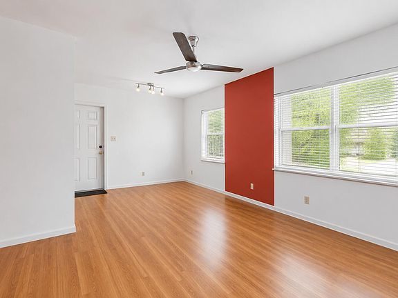 4th image of 5109 Pinewood Avenue