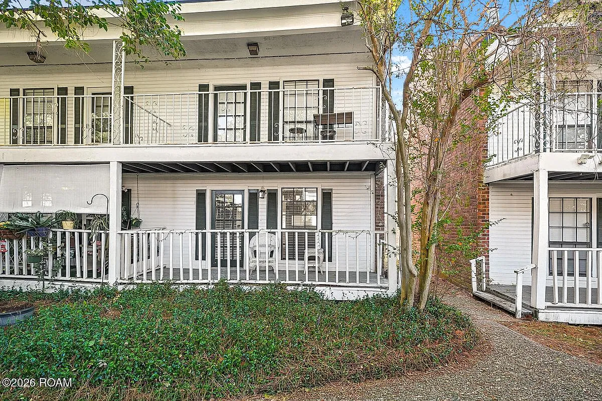 2 bed, 2.0 bath, 1116 sqft, $1,700 — Photo 2