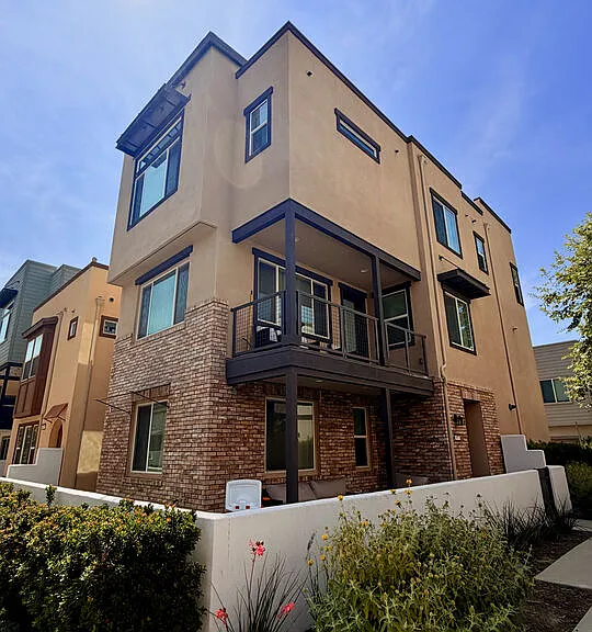 657 Daniel Freeman Cir — Photo 1