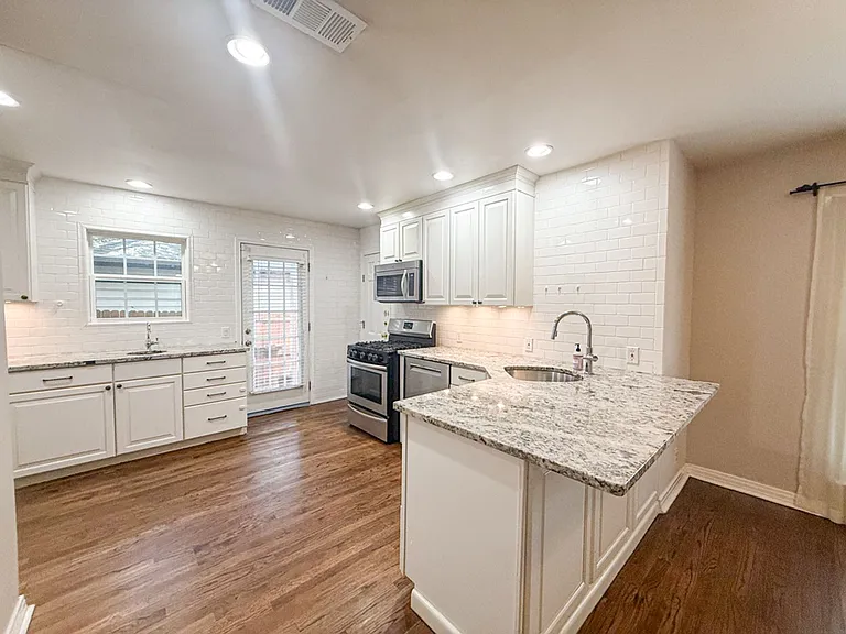3766 Park Ln — Photo 7