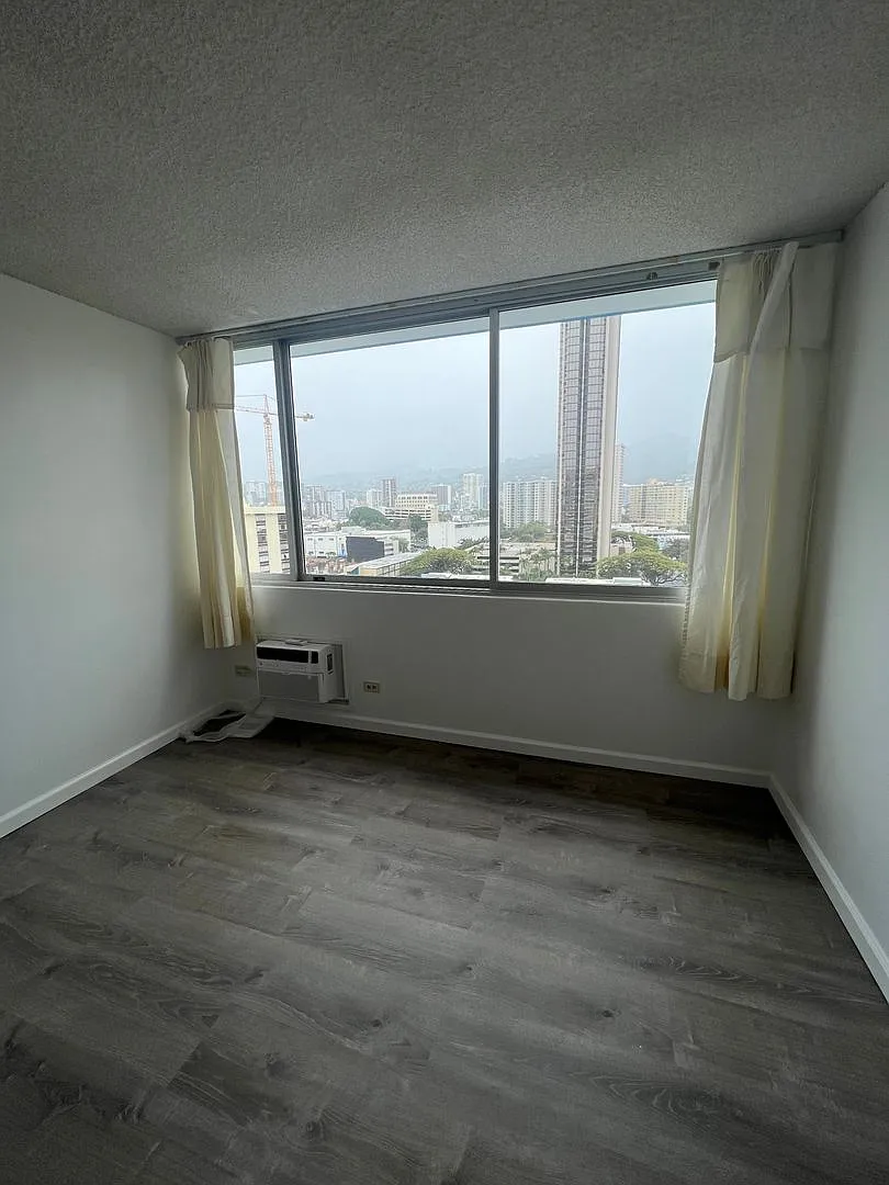 2 Bedroom 2 Full-Bath with covered parking Kapiolani Terrace — Photo 4