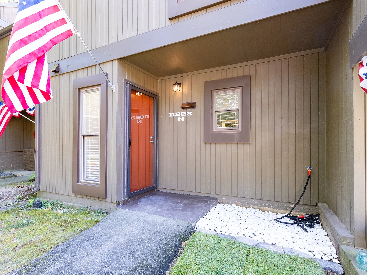 2 bed, 2.5 bath, 1164 sqft, $2,200 — Photo 2