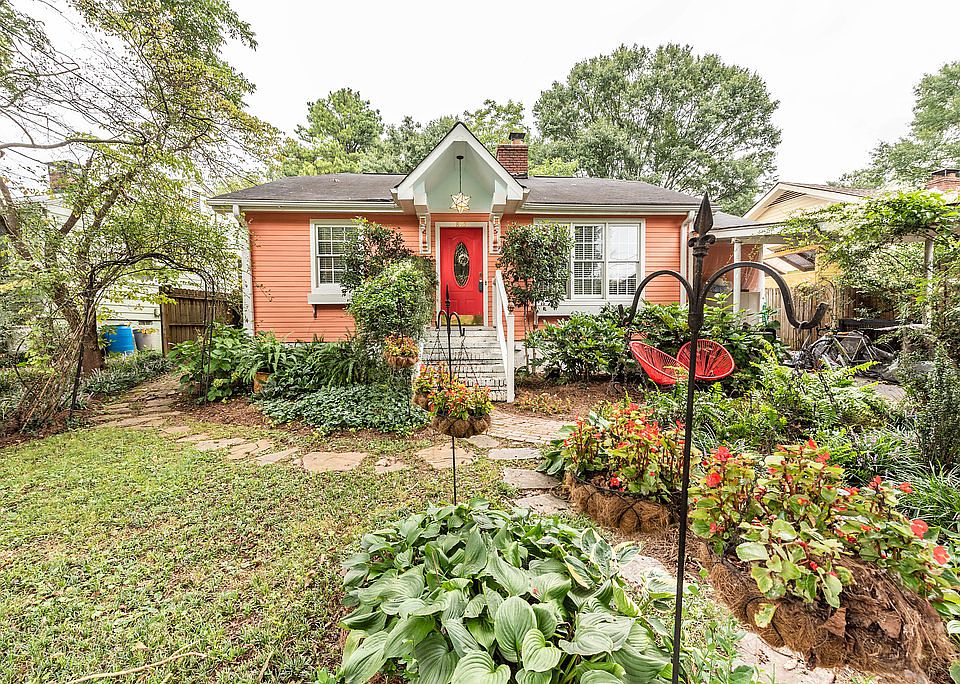 1st image of 825 Mimosa Dr SE