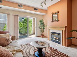 12761 Collegeview Dr APT 205, Eden Prairie, MN 55347