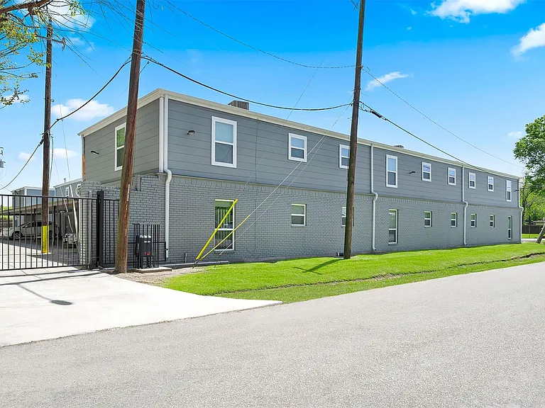 6403 Sloan St #1 — Photo 37
