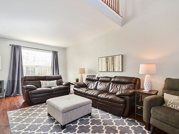 3rd image of 556 S Jade Ln