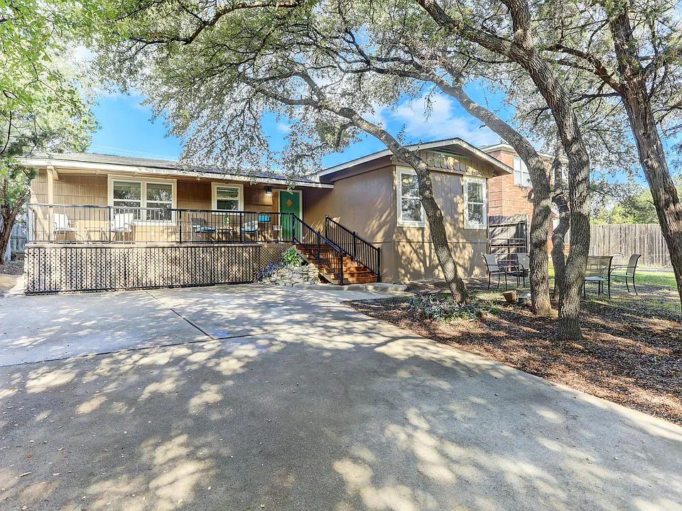 1102 Canyon Edge Dr