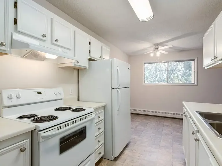 4 Hooper Cres NW — Photo 25