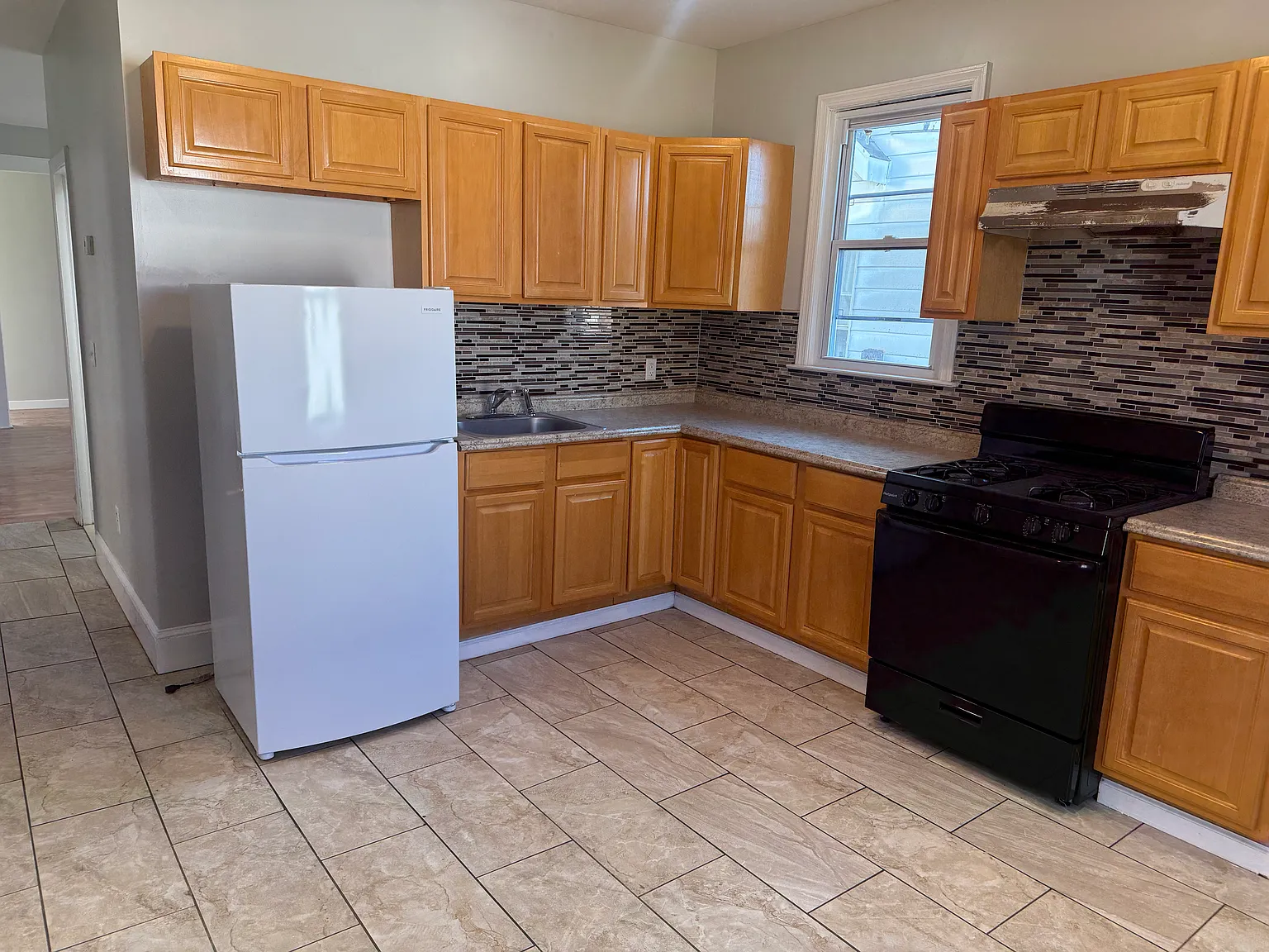 3 bed, $2,000 — Photo 1