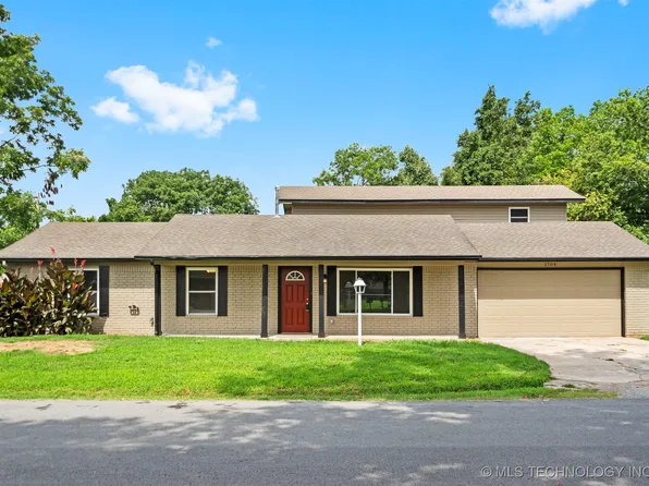 1704 Town And Country Dr, Sand Springs, OK 74063