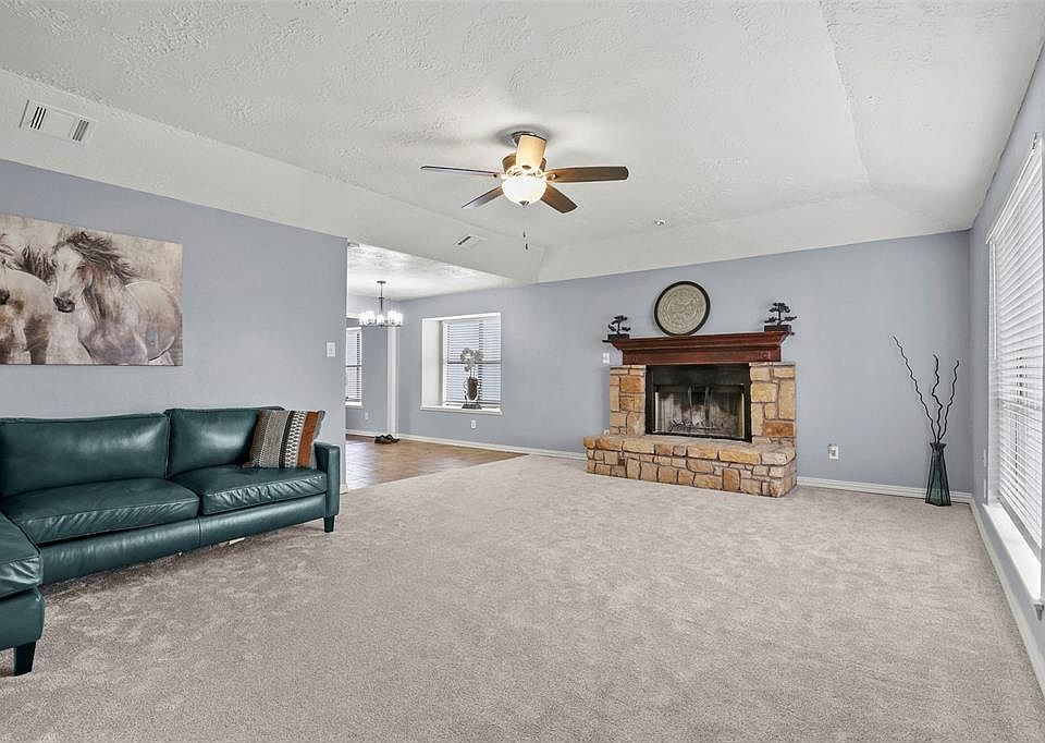 1st image of 2829 Foxglen Dr