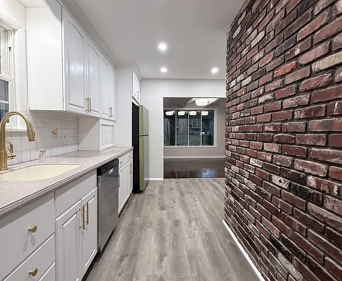226 S Moore Ave — Photo 8